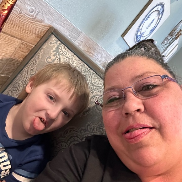 Meet your Posher, Anglea - Picture 3 of 8